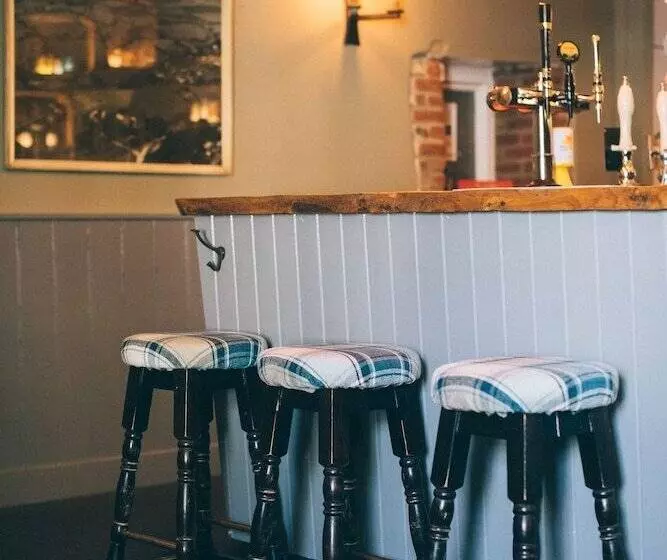 Gaggle Of Geese Pub   Shepherd Huts & Bell Tents