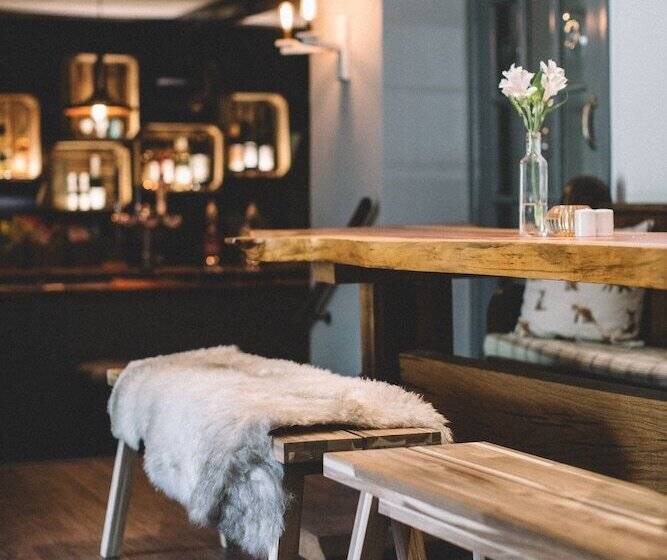 Gaggle Of Geese Pub   Shepherd Huts & Bell Tents