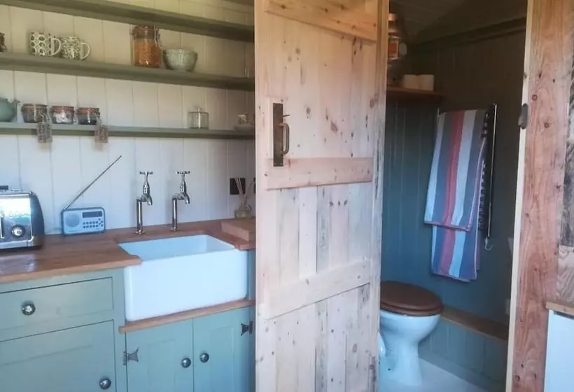 Gaggle Of Geese Pub   Shepherd Huts & Bell Tents