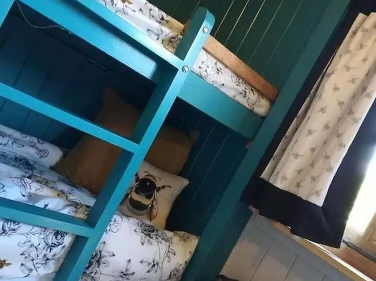 Gaggle Of Geese Pub   Shepherd Huts & Bell Tents