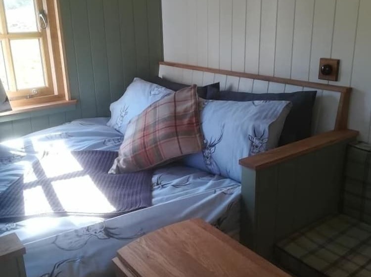 Gaggle Of Geese Pub   Shepherd Huts & Bell Tents