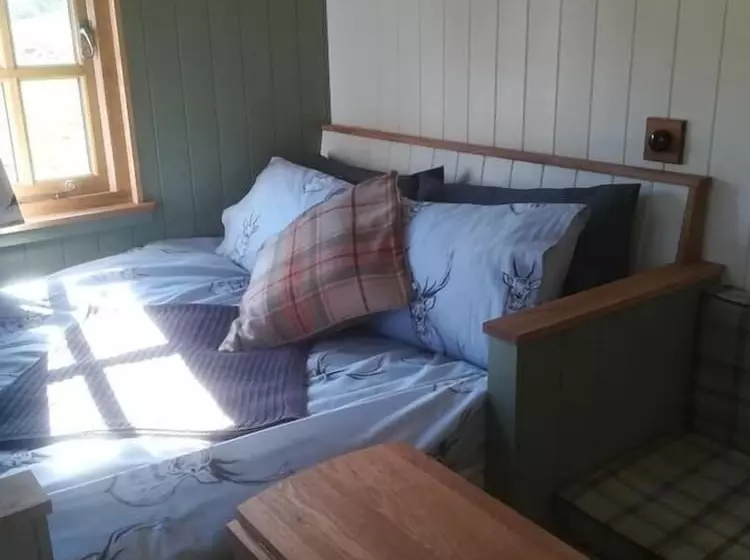 Gaggle Of Geese Pub   Shepherd Huts & Bell Tents