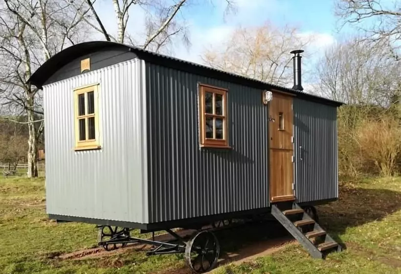 Gaggle Of Geese Pub   Shepherd Huts & Bell Tents