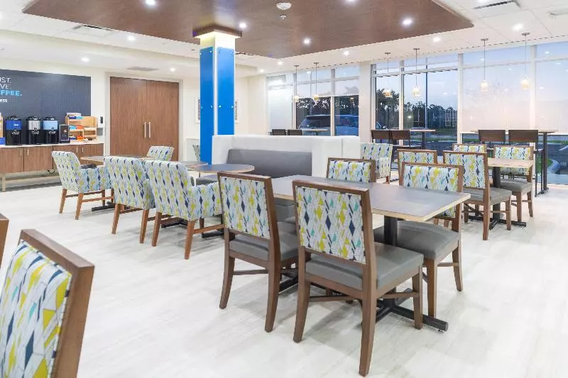 ホテル Holiday Inn Express & Suites   Fort Myers Airport, An Ihg