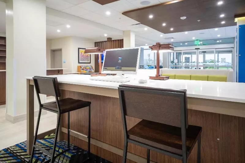 ホテル Holiday Inn Express & Suites   Fort Myers Airport, An Ihg