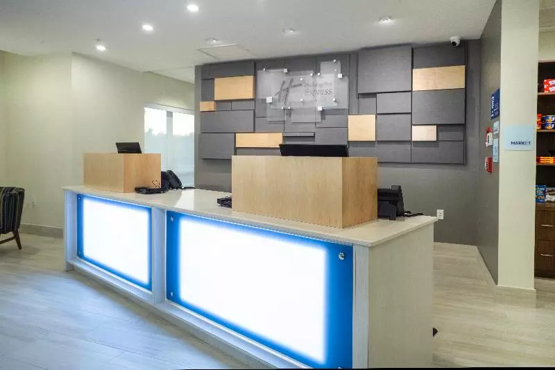 ホテル Holiday Inn Express & Suites   Fort Myers Airport, An Ihg