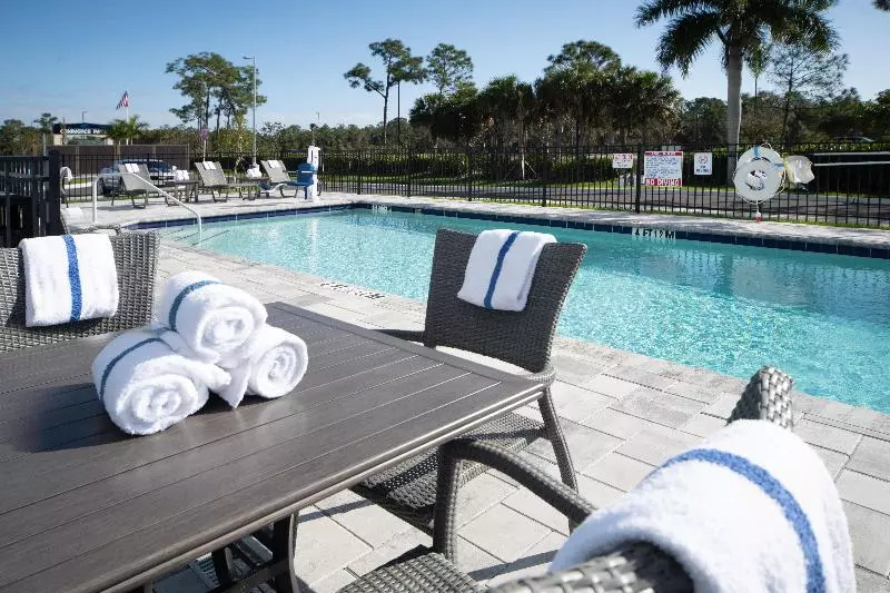 ホテル Holiday Inn Express & Suites   Fort Myers Airport, An Ihg