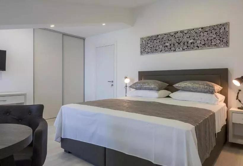 ペンション Villa Mandalinic