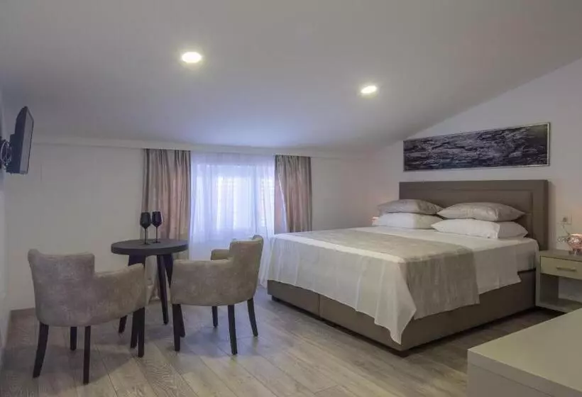 ペンション Villa Mandalinic