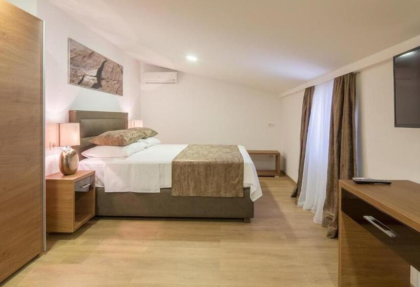 بنسيون Villa Mandalinic