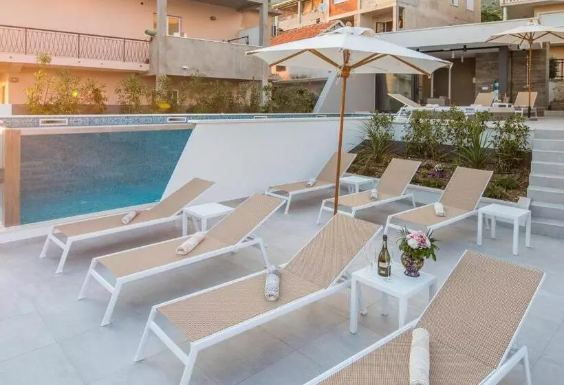 ペンション Villa Mandalinic