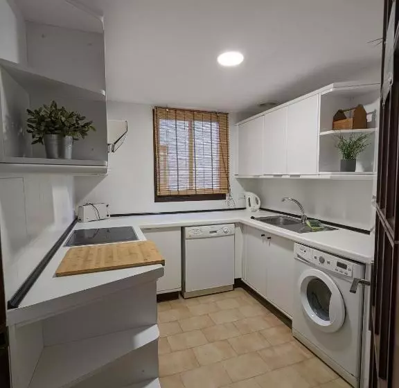 Benabola Hotel & Suites