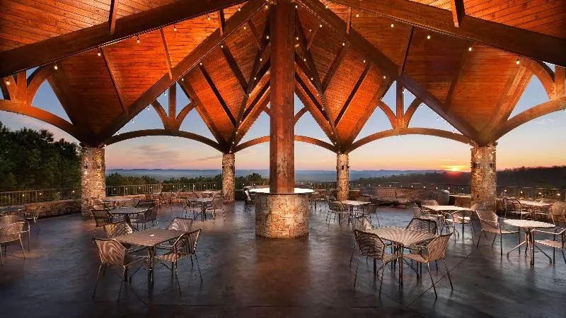 Aiden By Best Western Warm Springs Hotel And Event Center