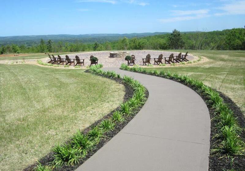 Aiden By Best Western Warm Springs Hotel And Event Center