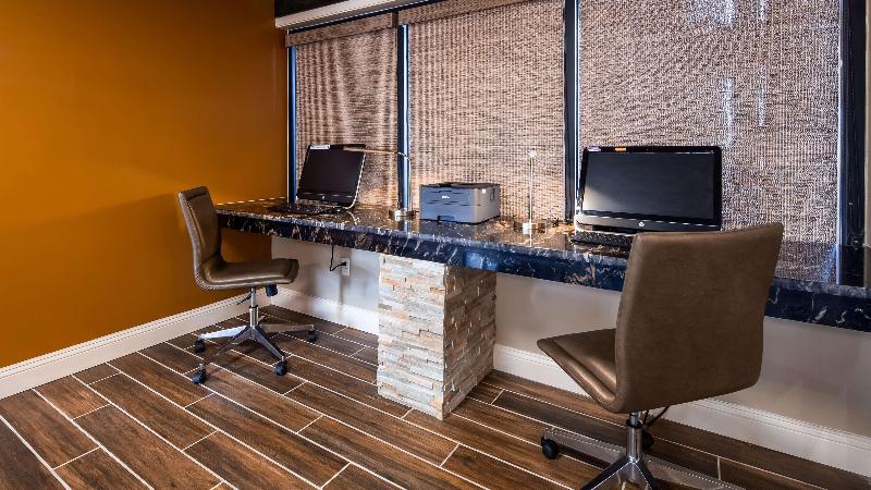 Aiden By Best Western Warm Springs Hotel And Event Center