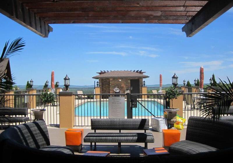 Aiden By Best Western Warm Springs Hotel And Event Center