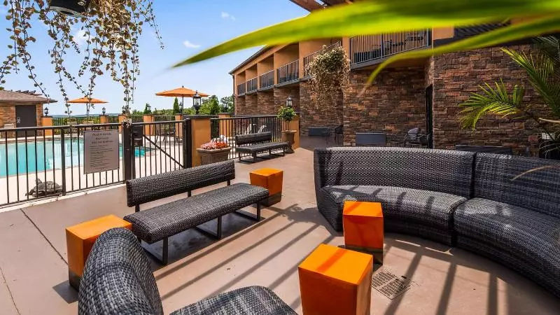 Aiden By Best Western Warm Springs Hotel And Event Center