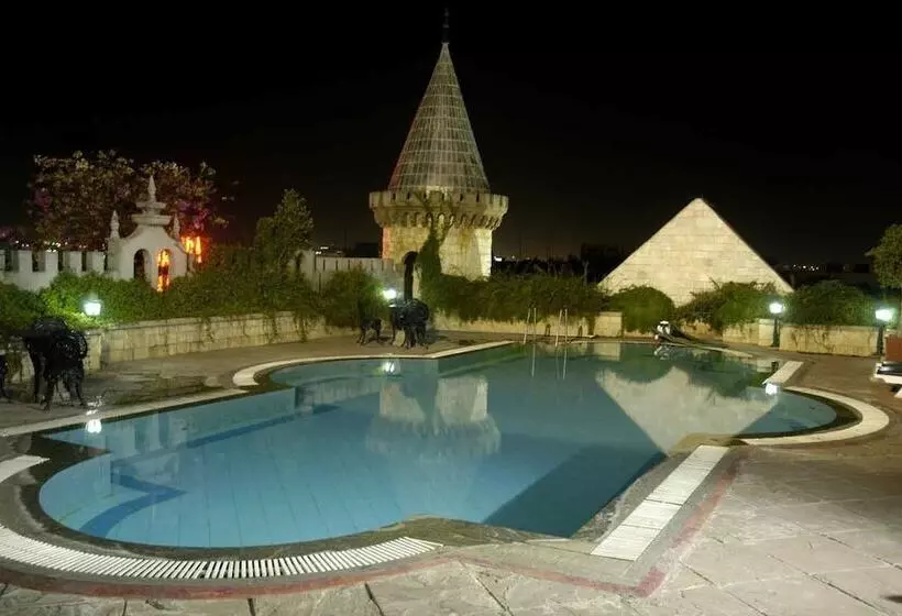 ホテル Amrutha Castle