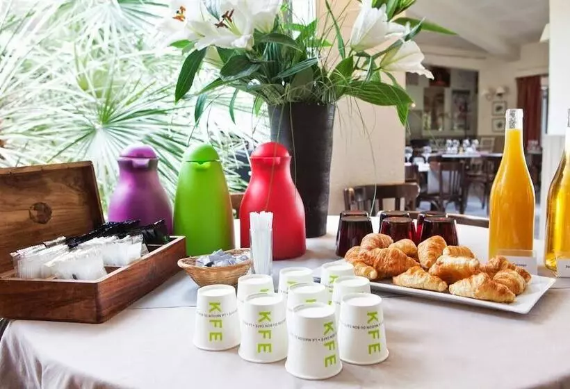 בית מלון כפרי Golden Tulip Avignon Le Paradou