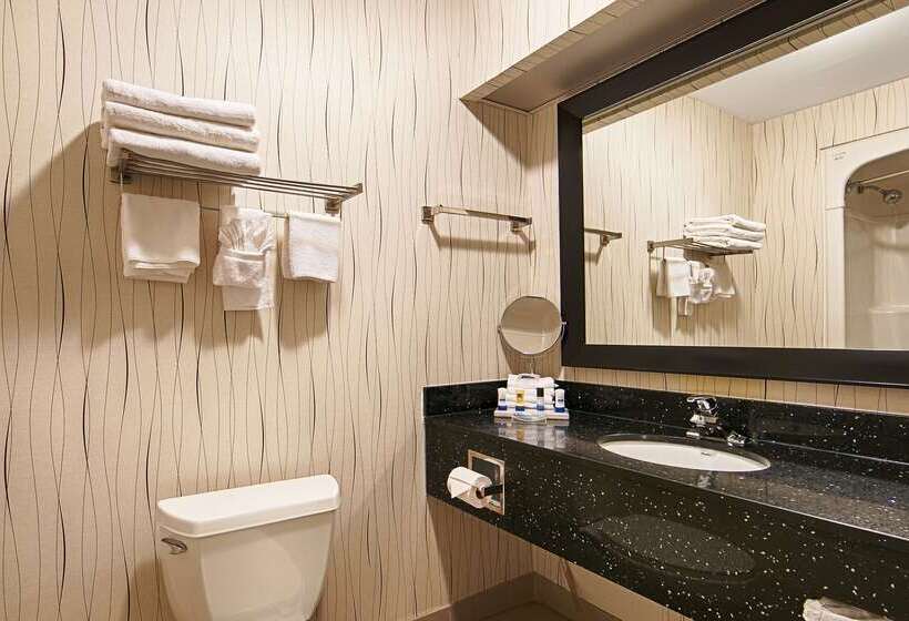 Best Western Plus Travel Hotel Toronto Airport