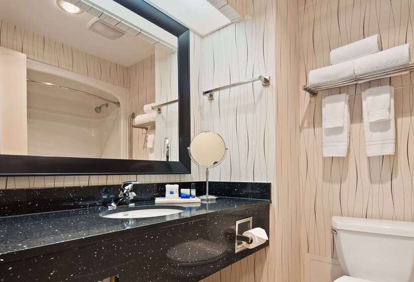 Best Western Plus Travel Hotel Toronto Airport