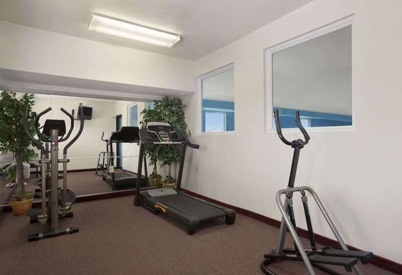 בית מלון כפרי Days Inn & Suites By Wyndham Romeoville