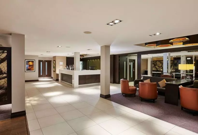Отель Doubletree By Hilton London Ealing