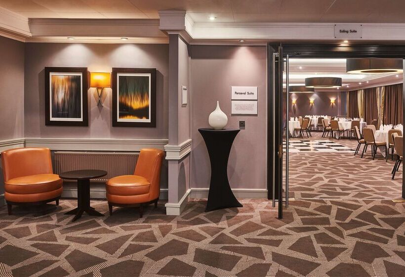 Hotel Doubletree By Hilton  London  Ealing