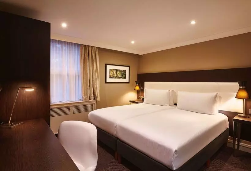 Отель Doubletree By Hilton London Ealing