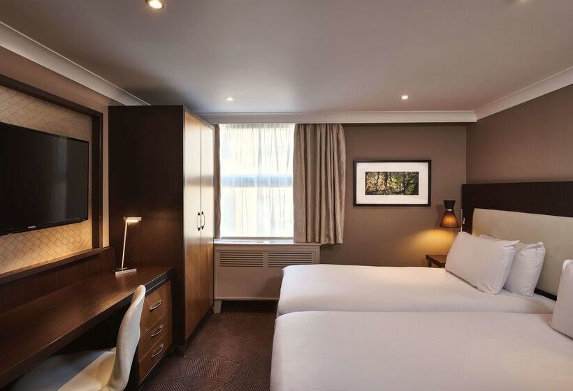 Hotel Doubletree By Hilton  London  Ealing