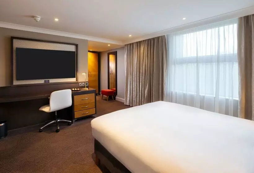 Отель Doubletree By Hilton London Ealing
