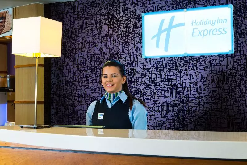 ホテル Holiday Inn Express   Glasgow   City Ctr Riverside, An Ihg