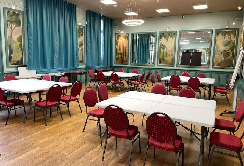 Отель Ibis Styles Moulins Centre