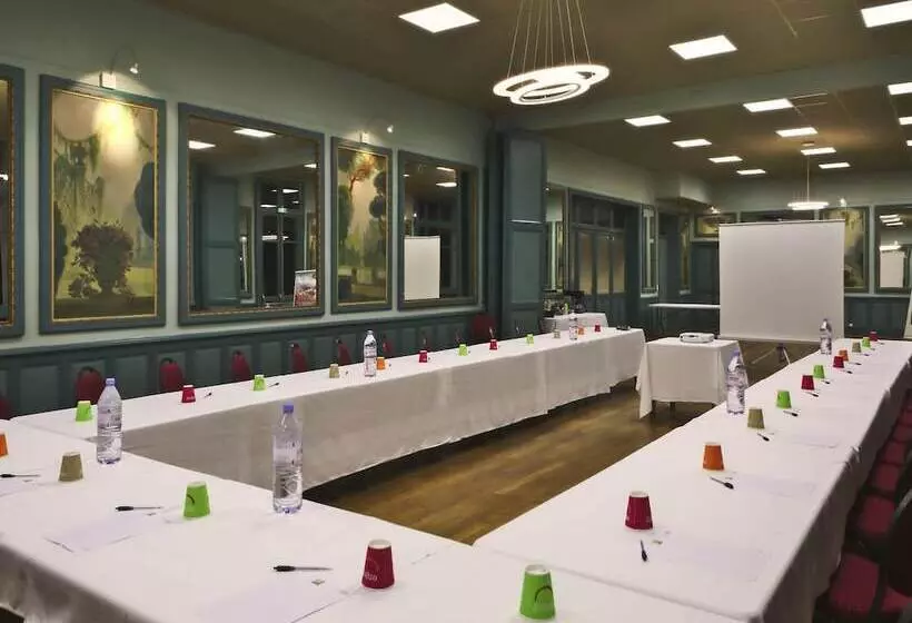 Отель Ibis Styles Moulins Centre