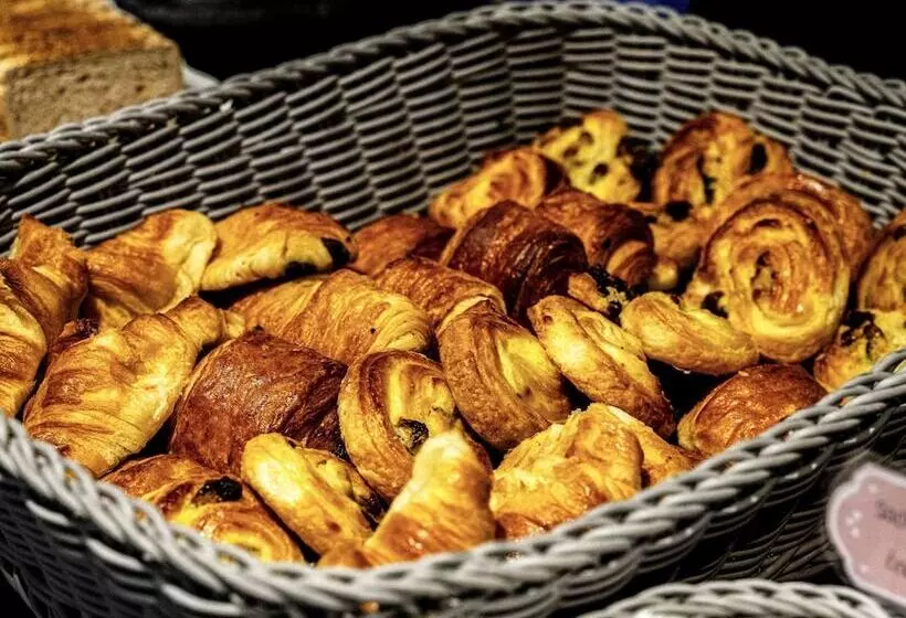 Отель Ibis Styles Moulins Centre