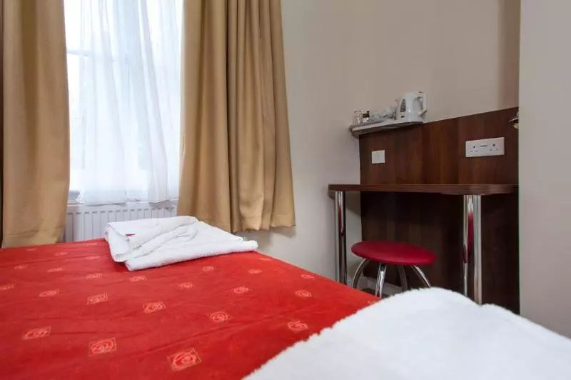 Отель Marble Arch Inn