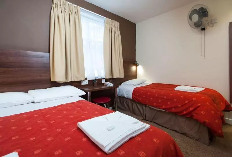 Отель Marble Arch Inn