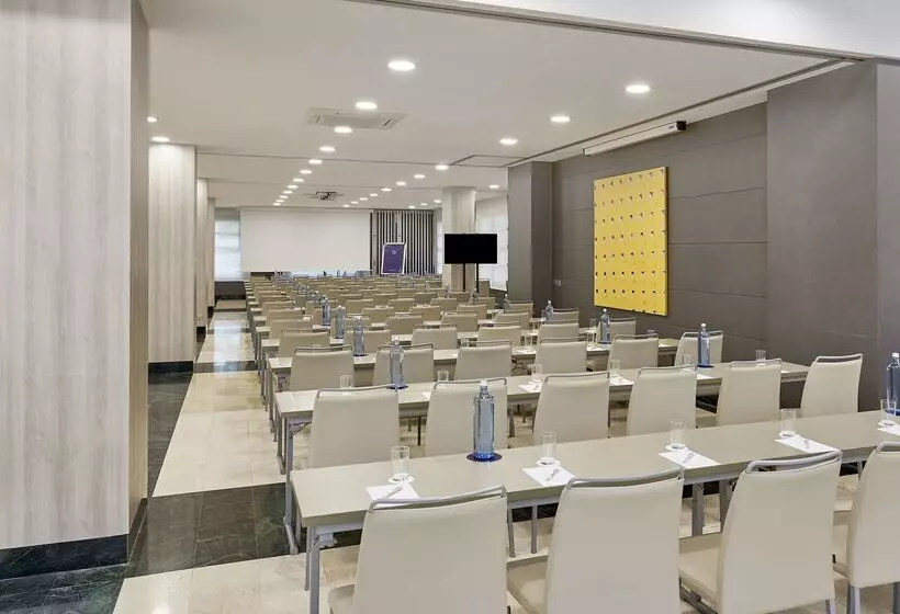 فندق NH Valencia Las Artes