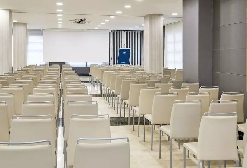 فندق NH Valencia Las Artes