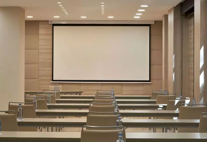 فندق NH Valencia Las Artes