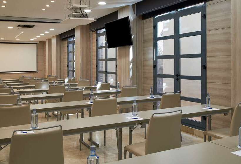 فندق NH Valencia Las Artes