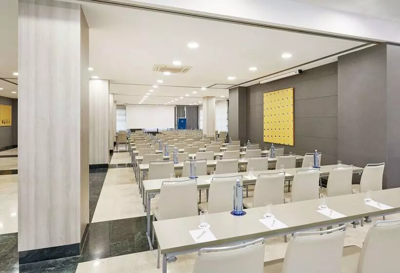 فندق NH Valencia Las Artes