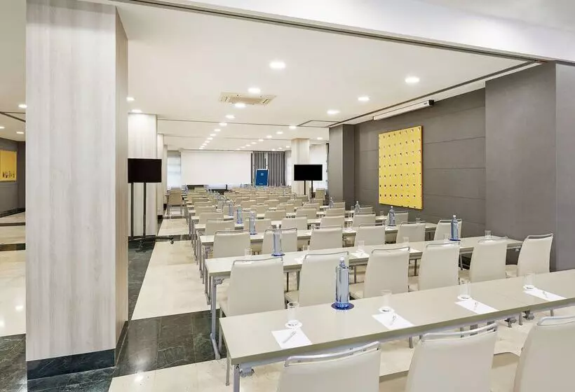 فندق NH Valencia Las Artes