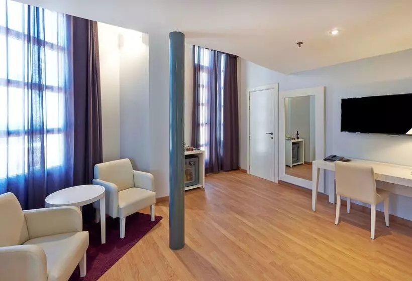 فندق NH Valencia Las Artes