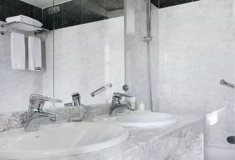 فندق NH Valencia Las Artes