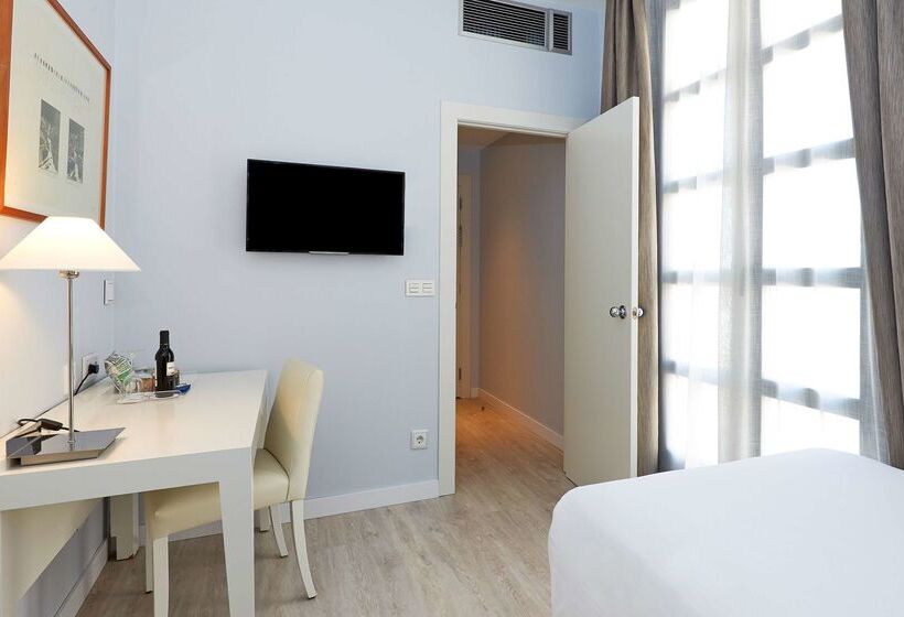 فندق NH Valencia Las Artes