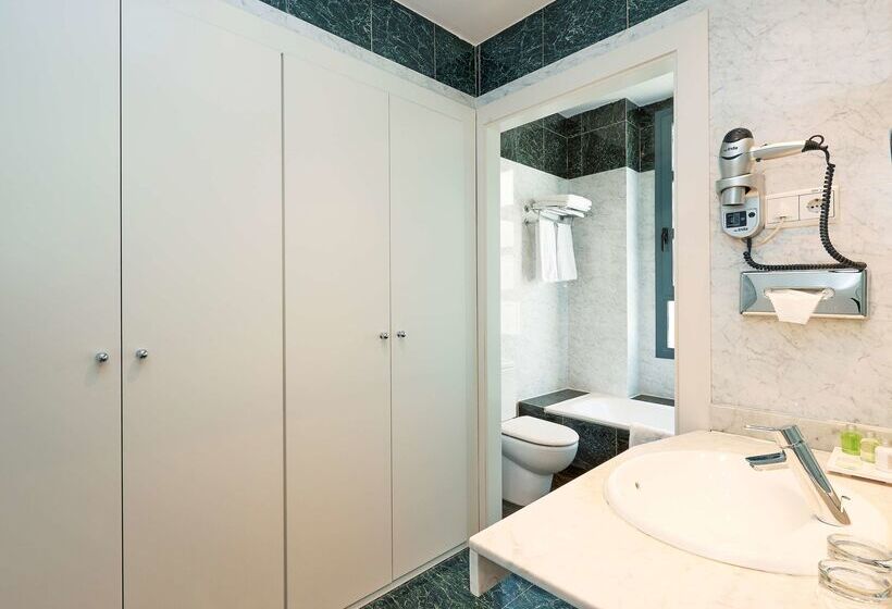 فندق NH Valencia Las Artes