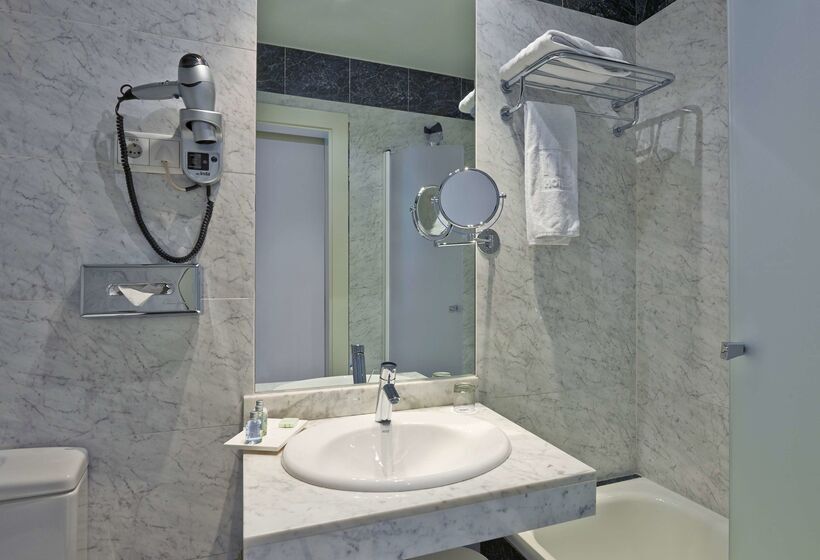 فندق NH Valencia Las Artes