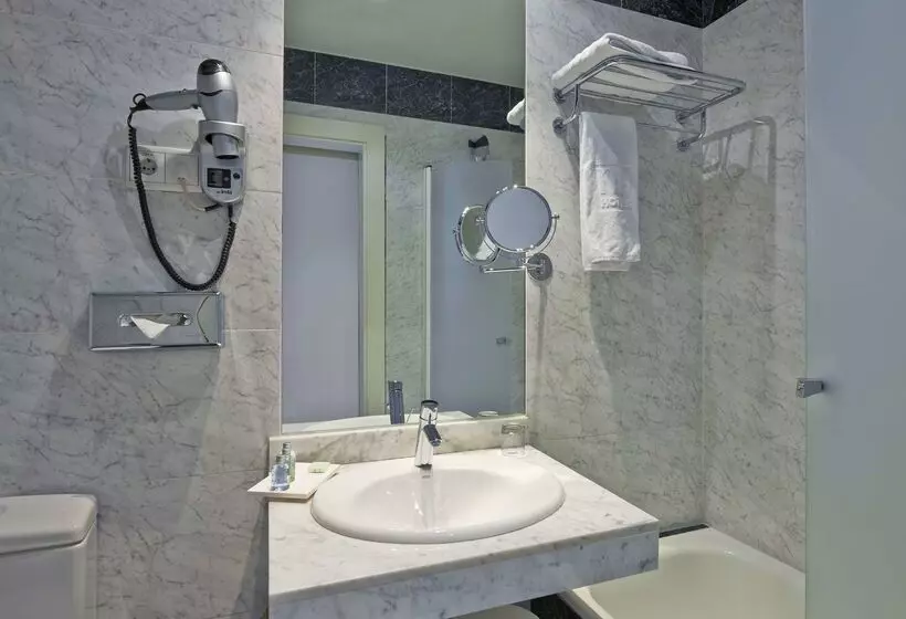 فندق NH Valencia Las Artes