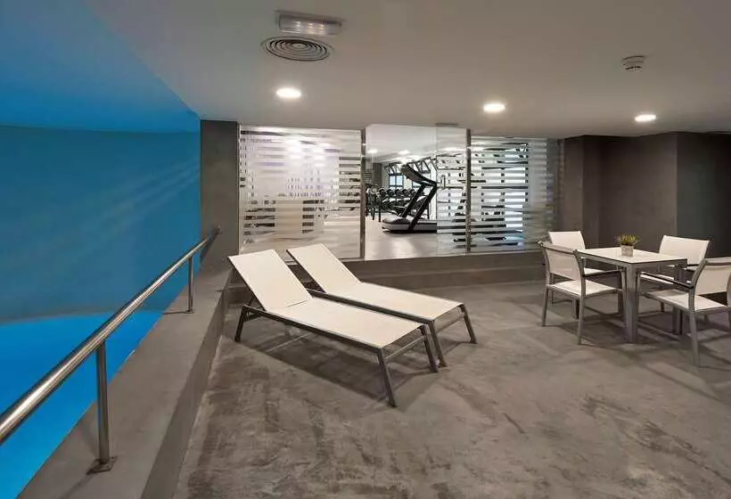 فندق NH Valencia Las Artes